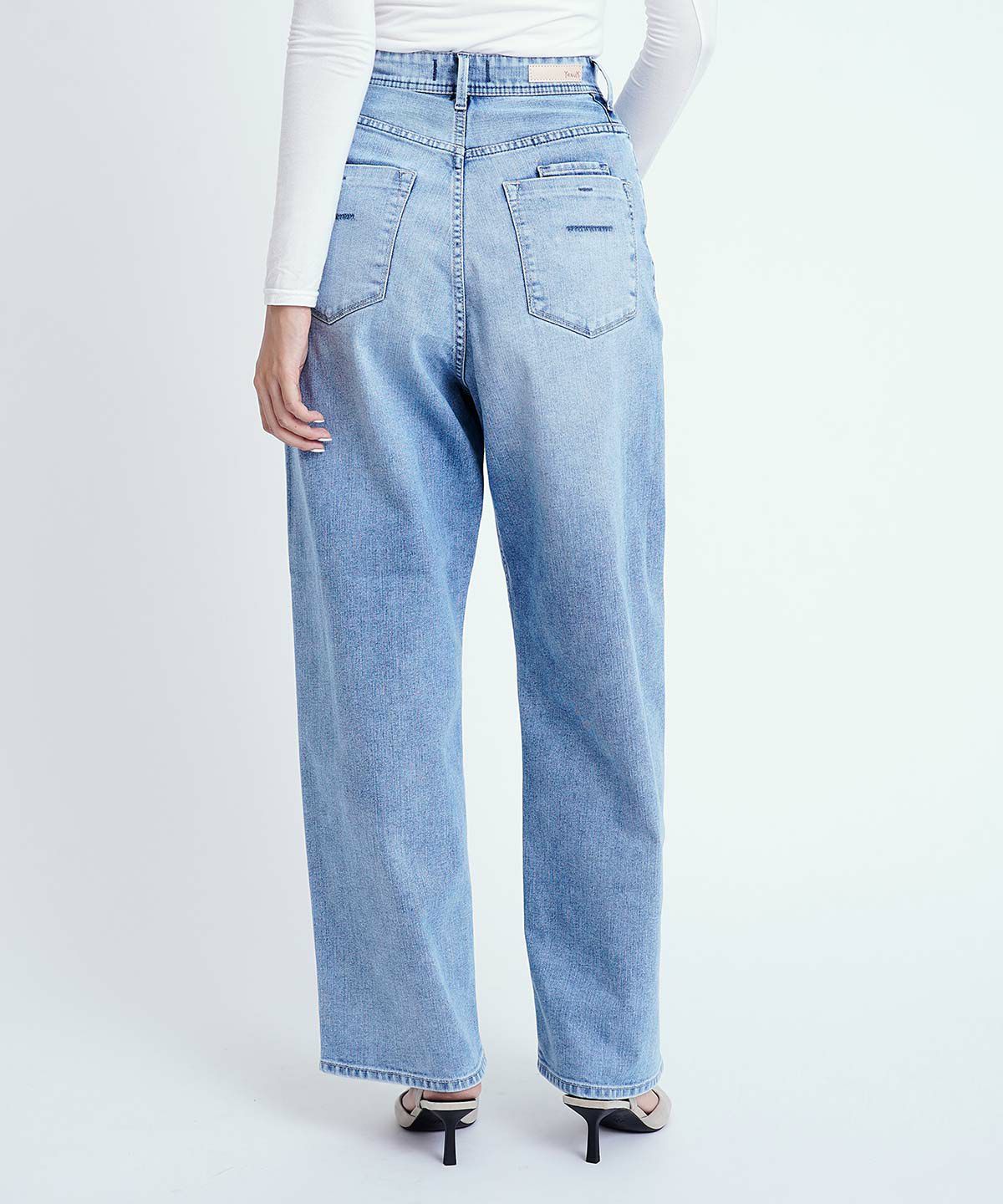 YANUK(ヤヌーク)ルーズストレート’JOAN’/エアリーパウダーサックス26 ルーズストレート